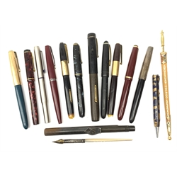 A selection of assorted Vintage and later pens, to include a Conway Stewart 759, with 14ct gold nib, a Conway Stewart No 28, (nib a/f), etc. 
