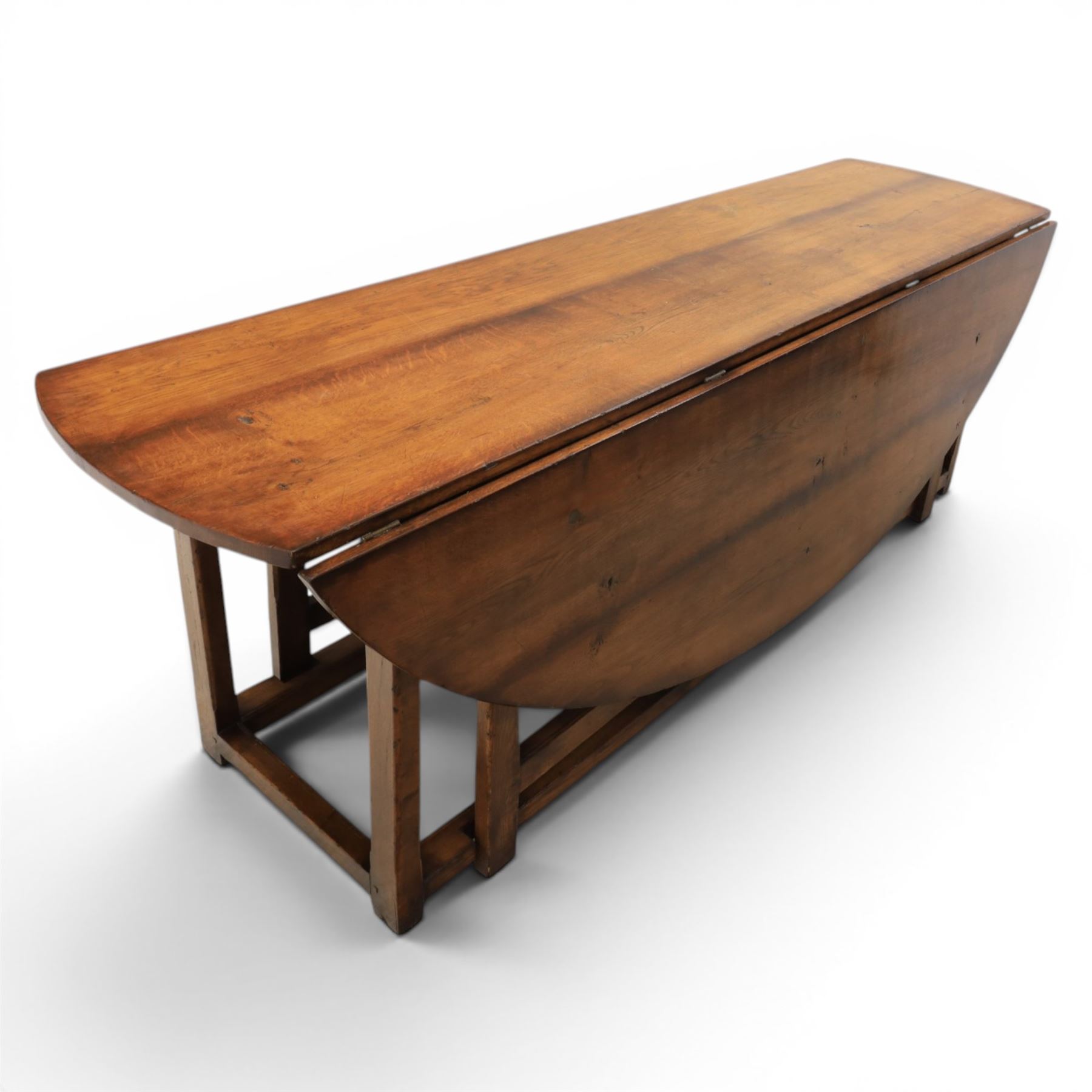 Large 18th century style oak wake table, with drop leaves and gateleg action on turned supports extends to 178 cm 