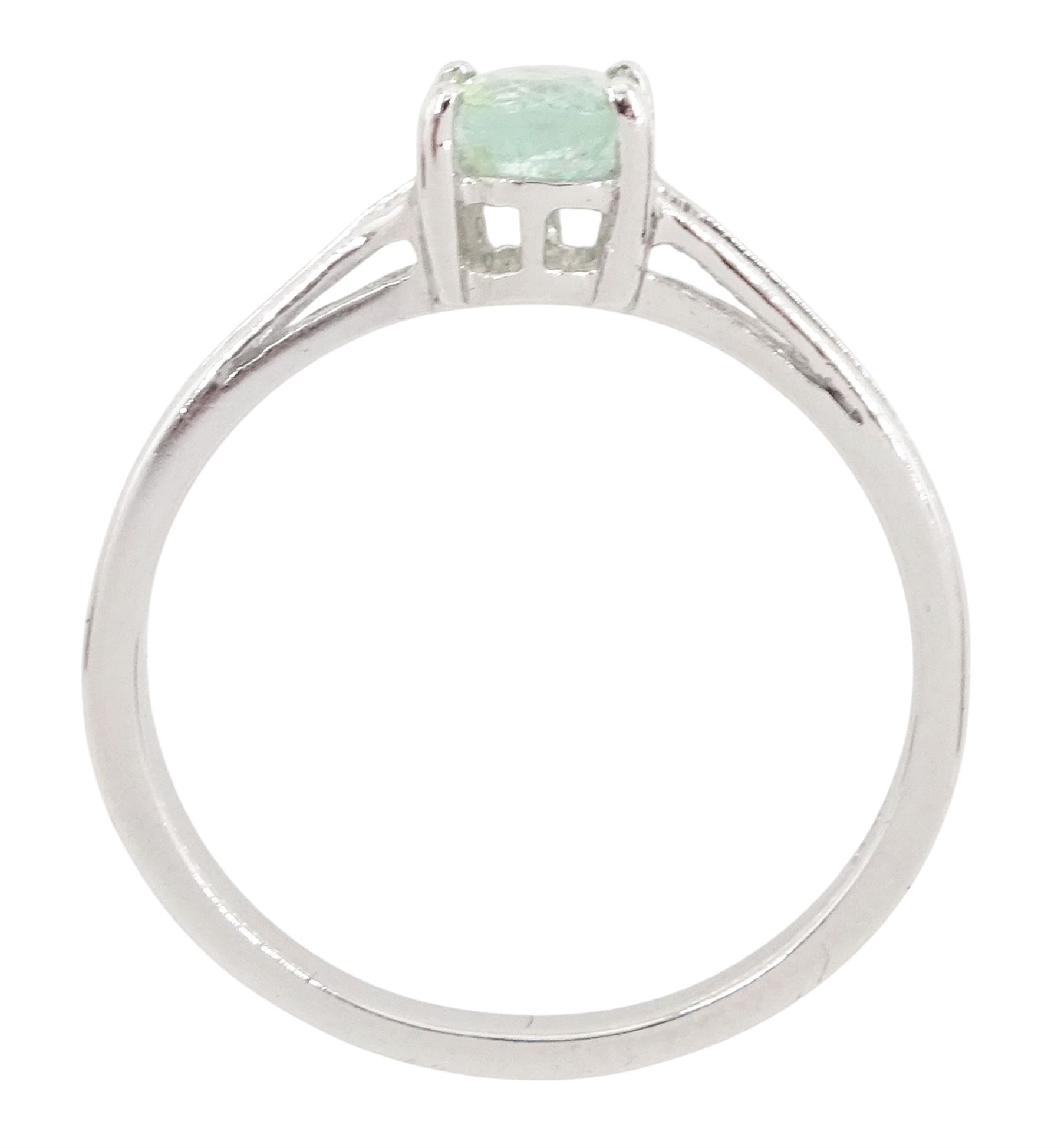 18ct white gold single stone oval cut Paraiba tourmaline ring, hallmarked, tourmaline approx 0.55 carat
