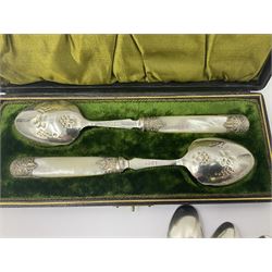 Set of six Victorian silver Fiddle pattern teaspoons, hallmarked, together with a pair of EPNS mother of pearl handled preserve spoons, embossed with fruiting vines, in fitted case