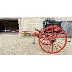 Holland & Holland Tandem Cart - Althorp Spencer Family Estate

A two wheeled tandem cart...