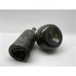 18th century green glass bottle, of onion form, H15cm, together with an 18th century green glass wine bottle, with seal depicting a boar beneath a crown, probably the Edgcumbe Crest, H27cm