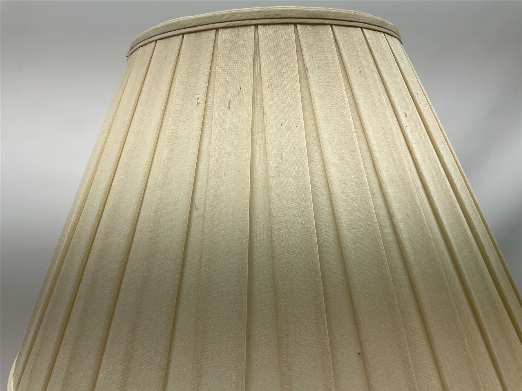 Table lamp of baluster form, decorated in the Oriental style with phoenix and dragon amidst blossoming flowers, with plated cream fabric shade, lamp base not including fixtures H35cm