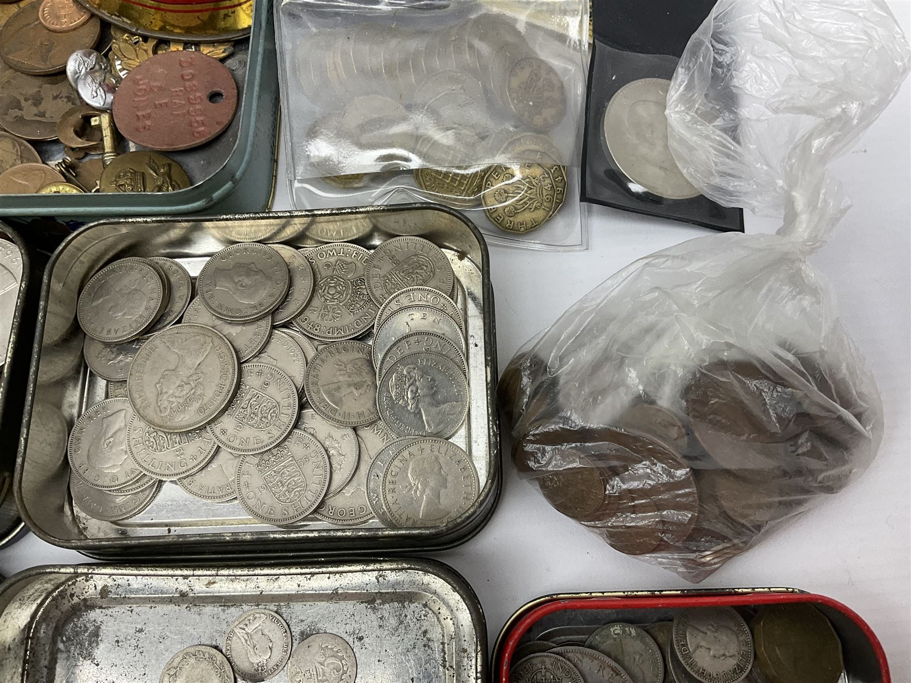 Great British and World coins, including George I 1723 farthing, Queen Victoria 1875 halfcrown, King George V one shilling, pre decimal coinage, commemorative crowns, United States of America 1921 Morgan dollar with soldered loop attached etc