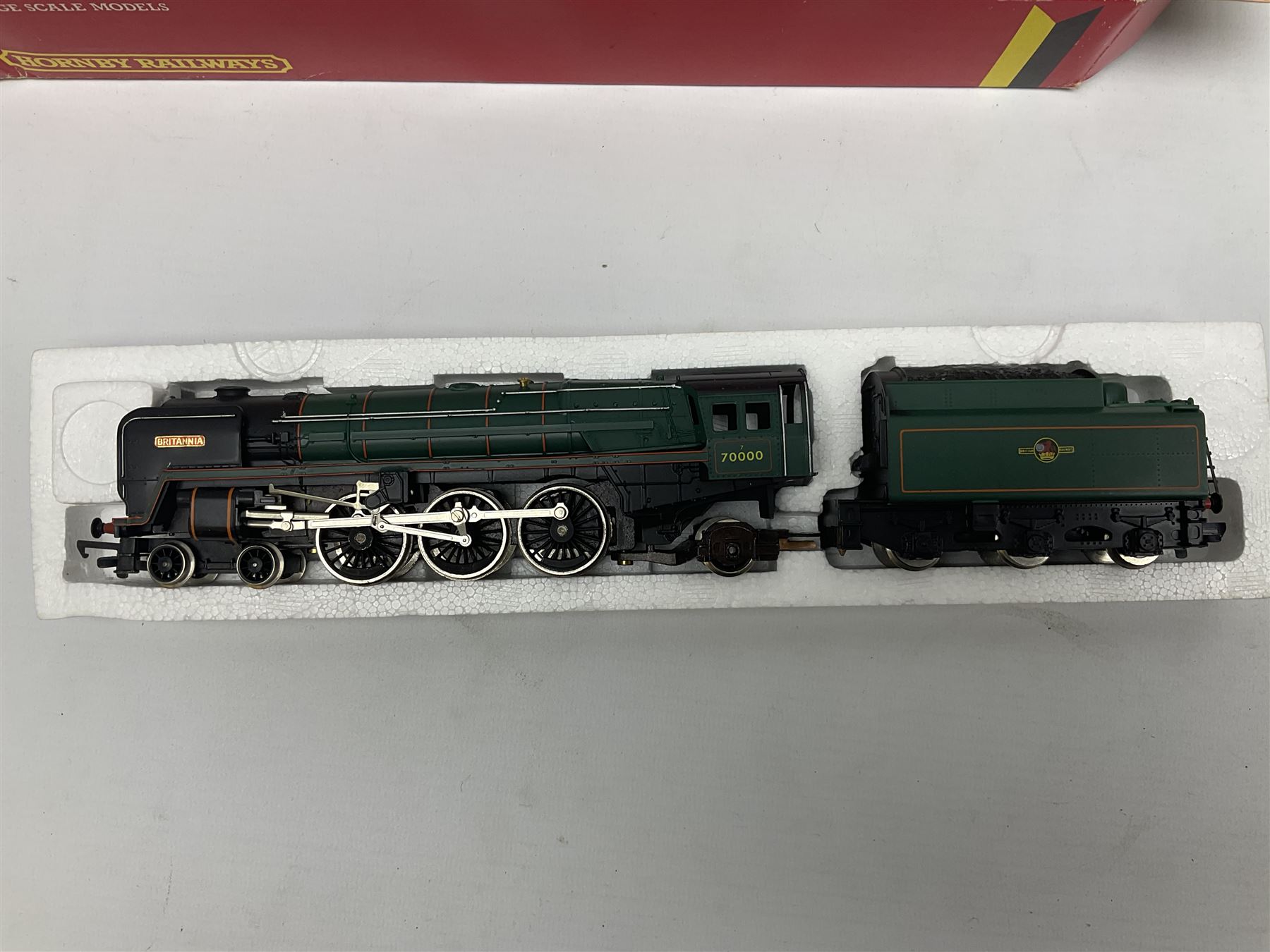 Hornby '00' gauge - Class 9F 2-10-0 locomotive 'Evening Star' No.92220; Standard Class 7P6F locomotive 'Britannia' No.70000; both boxed; and 4-6-2 locomotive 'Flying Scotsman' No.4472; in box base only with slip-case (3)