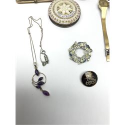 Silver mounted pendant, and two silver mounted brooches, together with a group of costume jewellery and four vintage compacts, in one box 