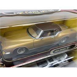 Road Signature - six 1:18 scale die-cast models comprising 1979 Pontiac Firebird Trans Am; 1975 Jaguar XJS; 1971 Buick Riviera; 1985 Pontiac Fiero GT; 1970 Dodge Coronet R/T; all Deluxe Editions; and 1962 Volkswagen Microbus; all boxed (6)