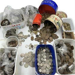 Mostly Great British pre-decimal coinage, including halfpennies, pennies, brass threepences, sixpence pieces, one shillings, two shillings and half crowns, small number of pre 1947 silver coins, small number of World coins etc