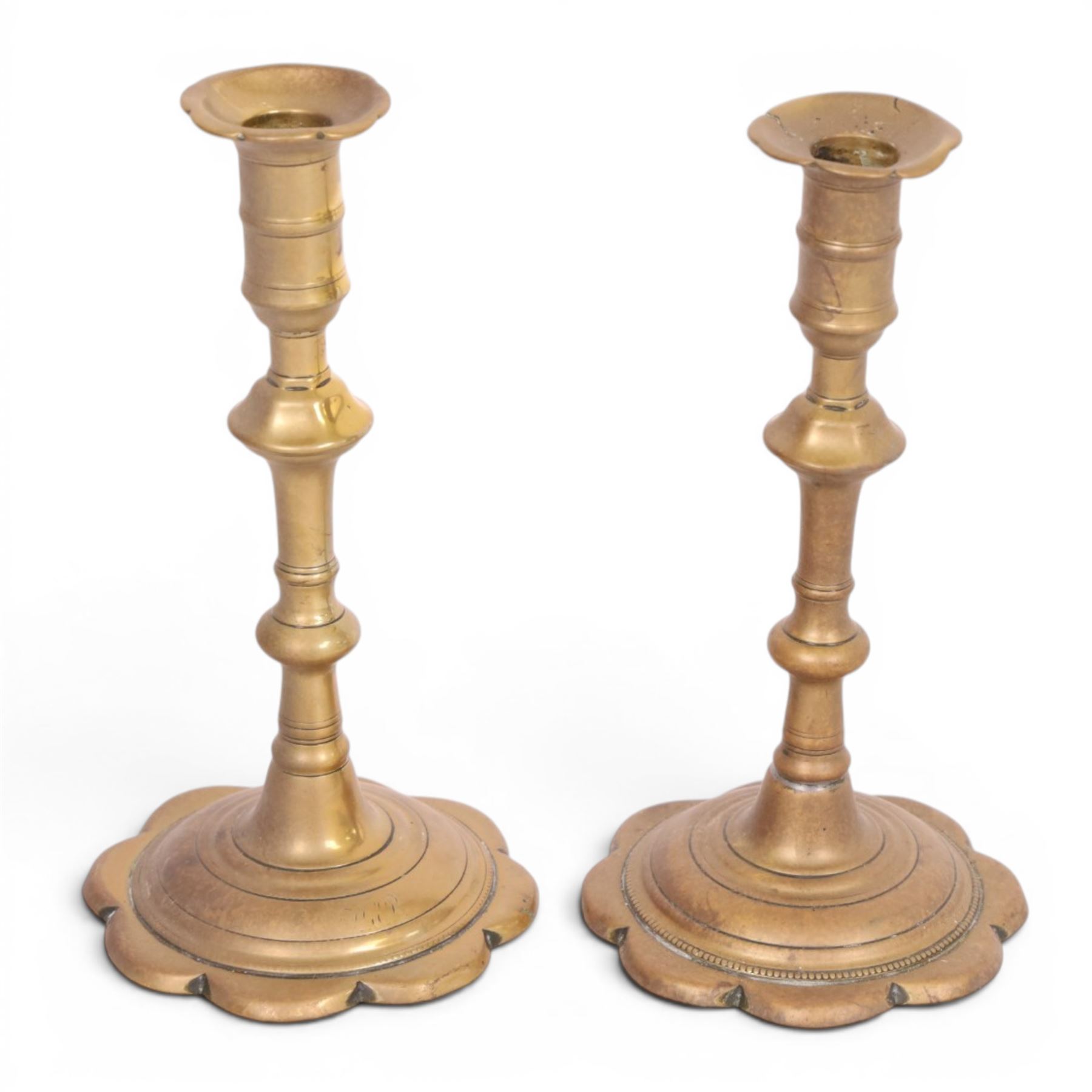 Pair of Edwardian English brass candlesticks with knop stem with petal base, H22cm