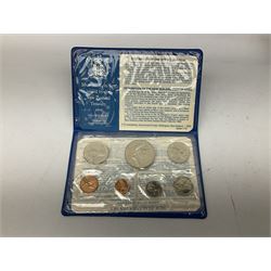 Great British and World coins, including Canadian 1975 dollar, United States of America 1975 proof set and bicentennial silver uncirculated set 1776-1976, Queen Elizabeth II Gibraltar 1977 sterling silver proof twenty-five pence, cased with certificate, New Zealand 1979seven coin set in blue wallet,  GB pre-decimal coins etc