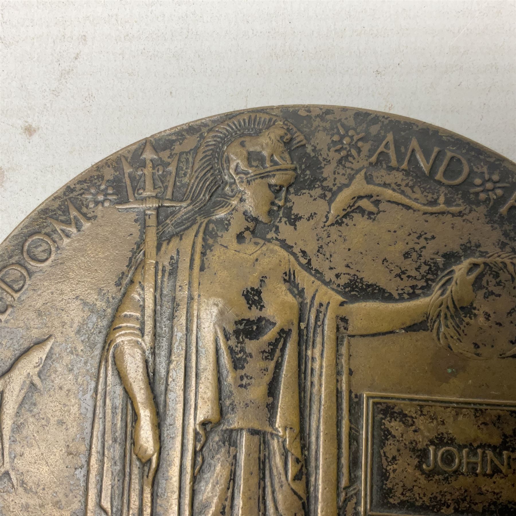 WW1 bronze memorial plaque named to John Hunt