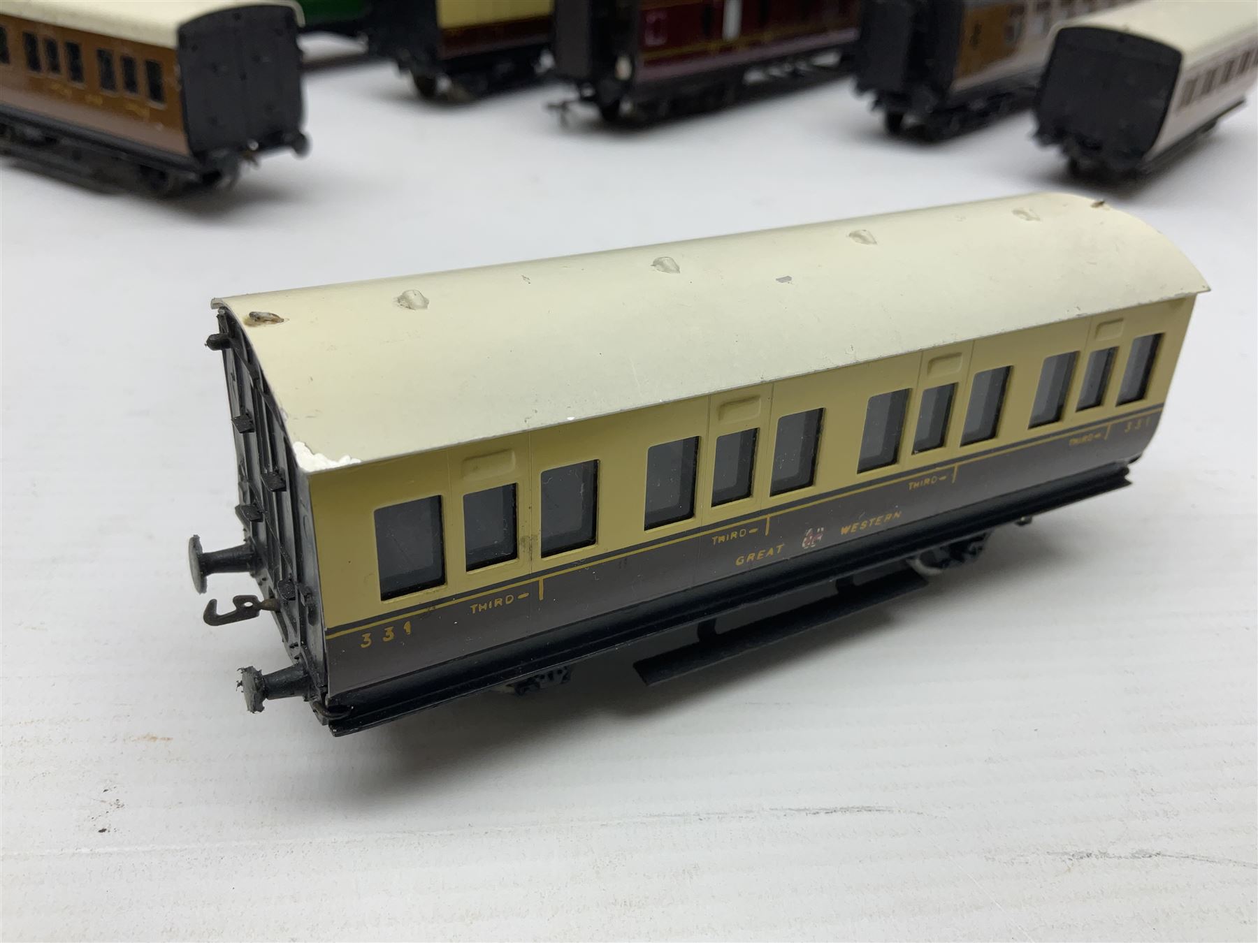 Exley '00' gauge - fourteen various coaches comprising four LMS maroon (3322 3rd, 2202 3rd, 6665 3rd and 388 Sleeping Car 3rd), LNER green/cream Buffet Car 21419, LNER teak 8639 1st, Southern green 6688 3rd, GWR brown/cream 3322 3rd, LNER 206 3rd, LNER 319 1st/3rd, SR green 351 3rd, SR green 188 Parcel Van, GWR 331 3rd and GWR 362 3rd; all unboxed (14)