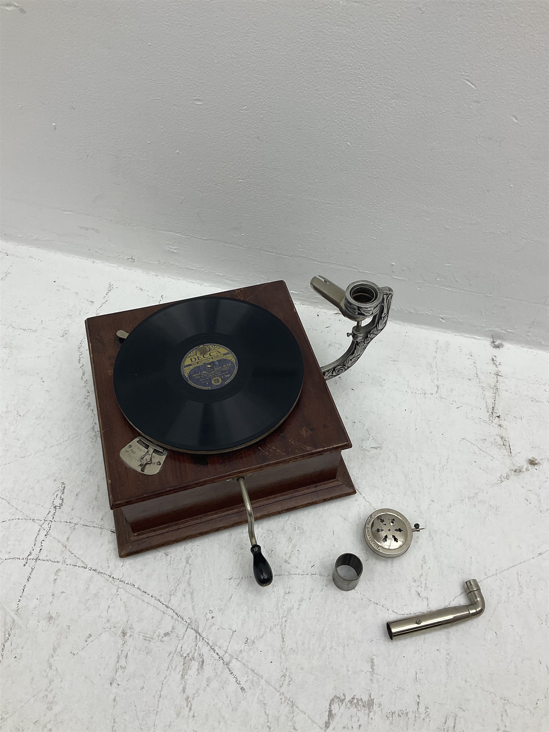 The Winchester mid 20th century gramophone with horn, and three records