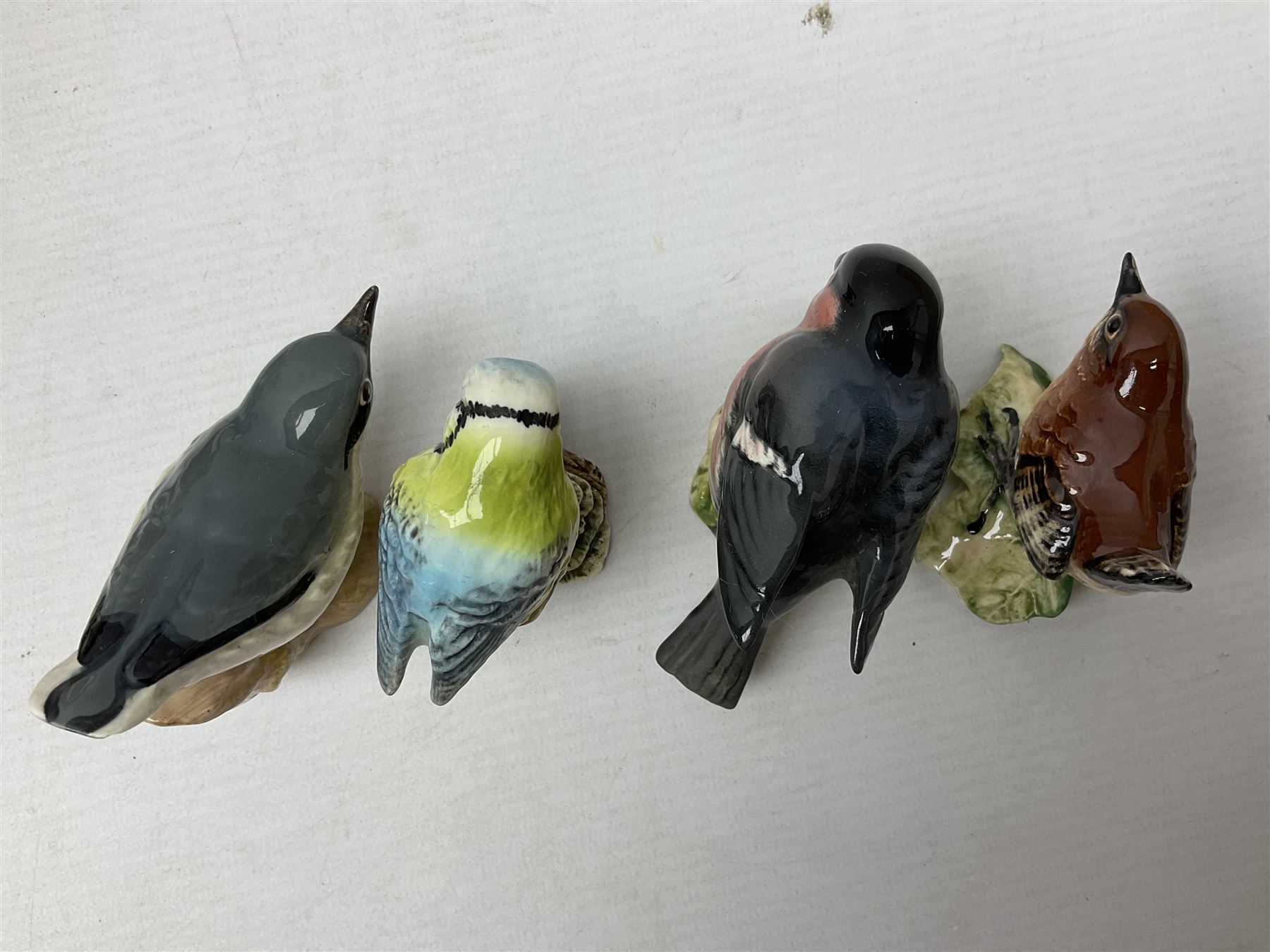 Group of Beswick figures of birds, comprising kingfisher no 2371, thrush no 2308, owl no 2026, and nine smaller bird figures to include greenfinch, wren etc