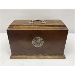 Silver plated canteen of kings pattern cutlery, house in oak canteen of trapezium form 