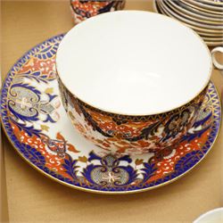 Victorian Samuel Radford Imari pattern part tea service, comprising eleven saucers, eleven cake plates, etc 