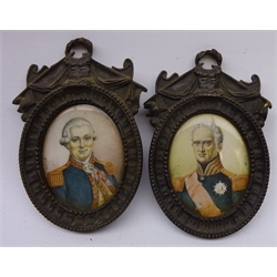  Portrait of a Gentleman, 17th/18th century painting on copper, with Crest painted on the reverse and four Portrait miniatures of Gentleman max 20.5cm x 9cm (5)  