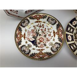 Royal Crown Derby Imari 2551 plate D27cm, together with two Royal Crown Derby Kings pattern 383 plates D27cm, Masons Ironstone Mandalay pattern tazza and vase, Wedgwood platter in Kishmar pattern and a Coalport cup and saucer with blue and gilt decoration. 