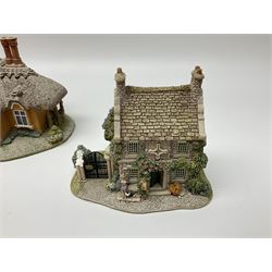 Fourteen Lilliput lane models, to include Eriskay Croft, Little Smithy, Gulliver's Gate, Kerry Lodge, Eamont Lodge etc, all with original boxes and some with deeds (14) 