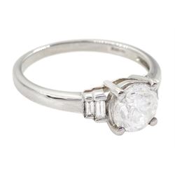 18ct white gold single stone round brilliant cut diamond ring, each side set with two baguette cut diamonds, hallmarked, principal diamond 1.00 carat, total diamond weight 1.12 carat, with World Gemological Institute report