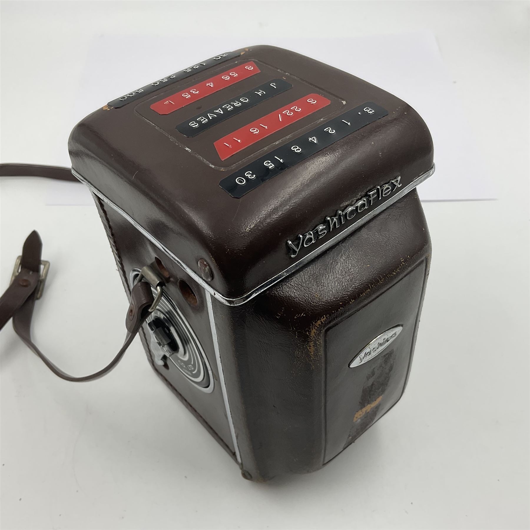 Yashica-Mat Copal MXV camera body, serial no 408717, with Yashinon 1;3.2 f=80mm' and Yashinon 1;3.5 f=80mm' lens serial no 460802, together with Yashica 635 Copal-MXV camera body serial 4080675 with Yashinon 1;3.5 f=80mm' lens serial no 229427 and 'Yashikor 1;3.5 f=80mm' lens serial no 228386