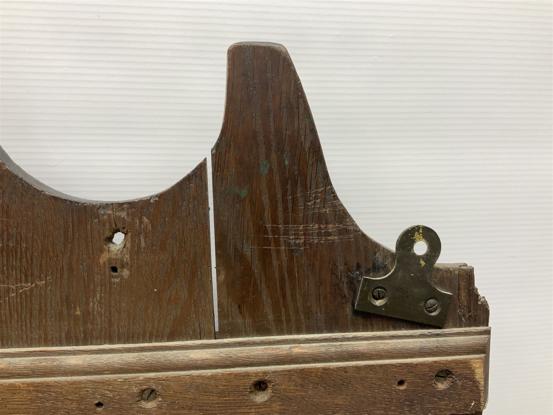 George III oak spoon rack and candle box, the rectangular backplate with shaped  pediment and two six aperture spoon racks, above a candlebox with hinged cover, with various brass spoons and a pair of brass candle snuffers, H56.5cm, W35cm, D14cm 