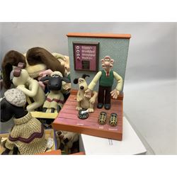Large collection of Wallace & Gromit collectables, including four Born to Play  figures, clocks, composite figures, etc, in four boxes   