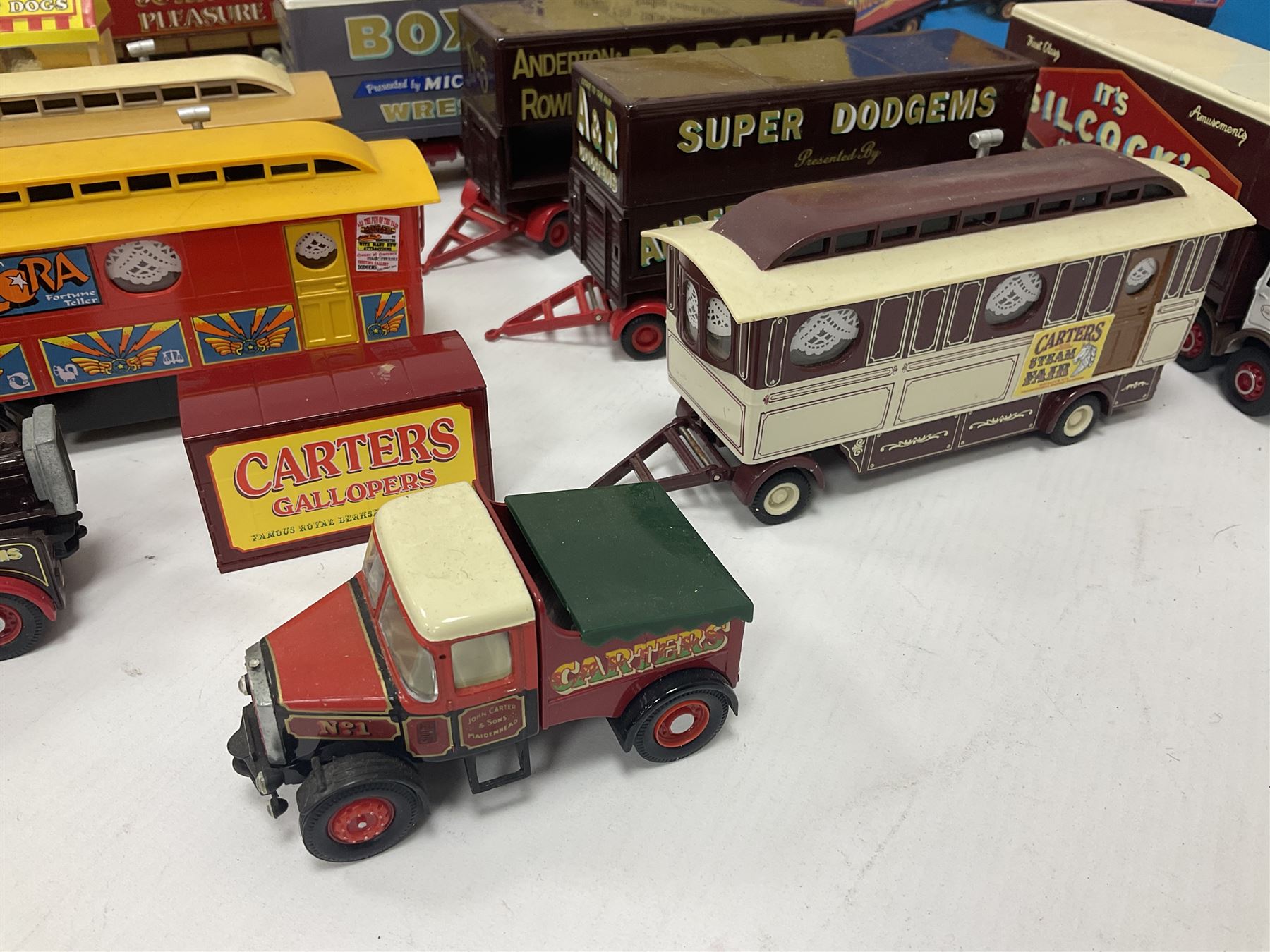 Corgi - various models both boxed and loose to include Dibnahs Choice 1 50 scale 80308, Classics 31702 and 97920, along with loose 1937 Rolls Royce 111 Sedance de Ville model, further mostly Showmans Range models and assembled fairground kits