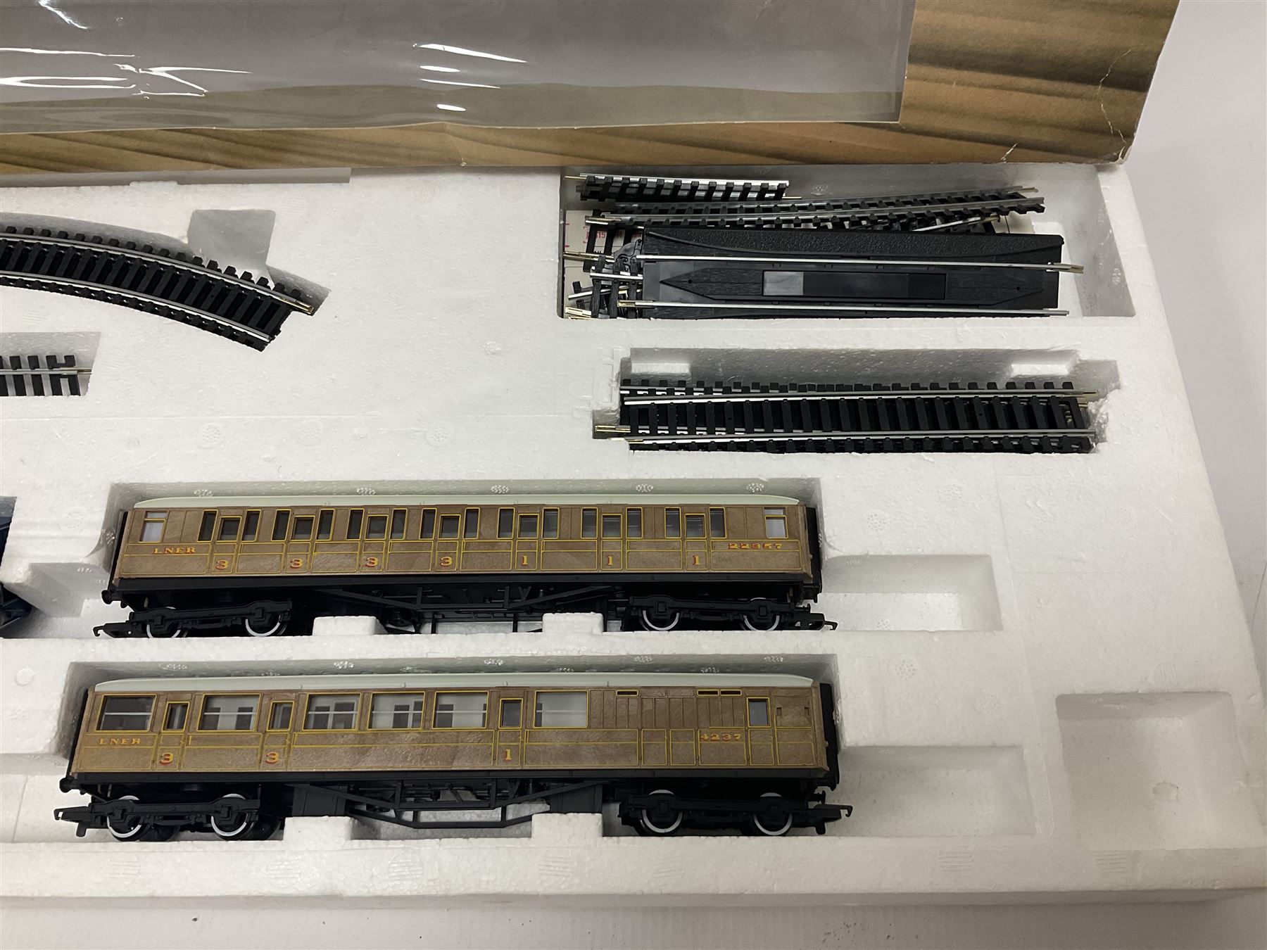 Hornby '00' gauge - The Blue Streak train set with Class A4 4-6-2 locomotive 'Sir Nigel Gresley' with tender, three teak effect coaches, track and controller; boxed