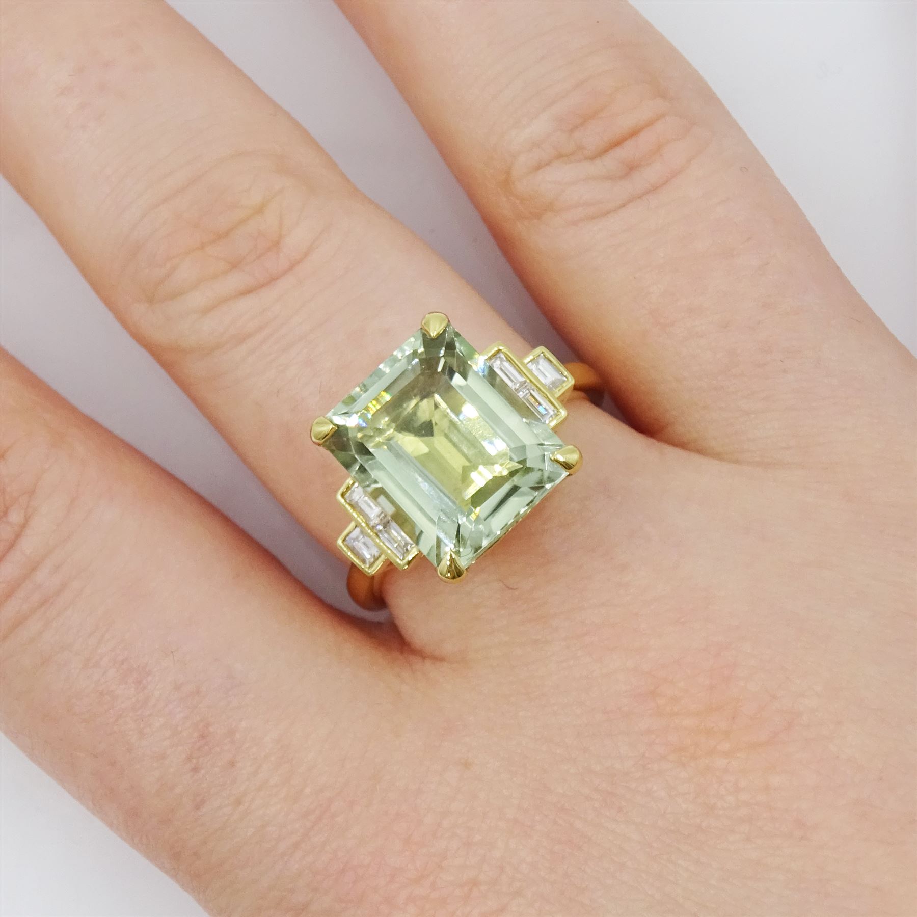 18ct gold green amethyst and diamond ring, single stone octagonal cut green amethyst ring, flanked by three baguette cut diamond either side, hallmarked, amethyst approx 6.10 carat, total diamond weight approx 0.25 carat