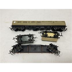Hornby/Tri-Ang ‘00’ gauge - eight various coaches and eighteen goods wagons; all unboxed (26)
