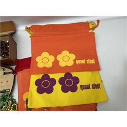 9ct gold agate brooch, gold ring, silver brooch, silver marcasite ladies manual wind wristwatch, collection of costume jewellery and a Smiths Timecal Noddy alarm clock etc 