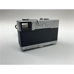 Rollei 35 Compact Camera, chrome body, with 'Carl Zeiss Nr 4618802 Tessar 1:3.5 f40mm' lens