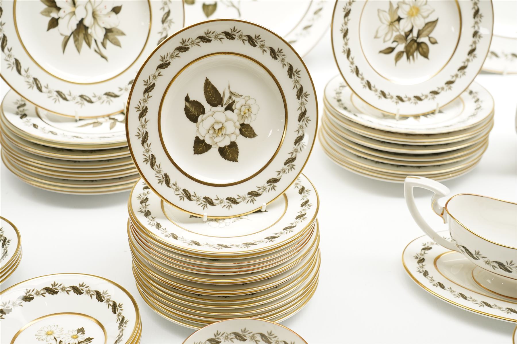 Extensive Royal Worcester Bernina pattern table service comprising thirteen dinner plates, twelve dessert plates, nine two handled soup bowls and stands, twelve side plates, three vegetable dishes and covers, pair of sauce boats and stands, two graduated oval meat plates, eleven tea cups, fourteen saucers, sixteen tea plates, coffee pot and eight coffee cups and saucers, (113 pieces) 