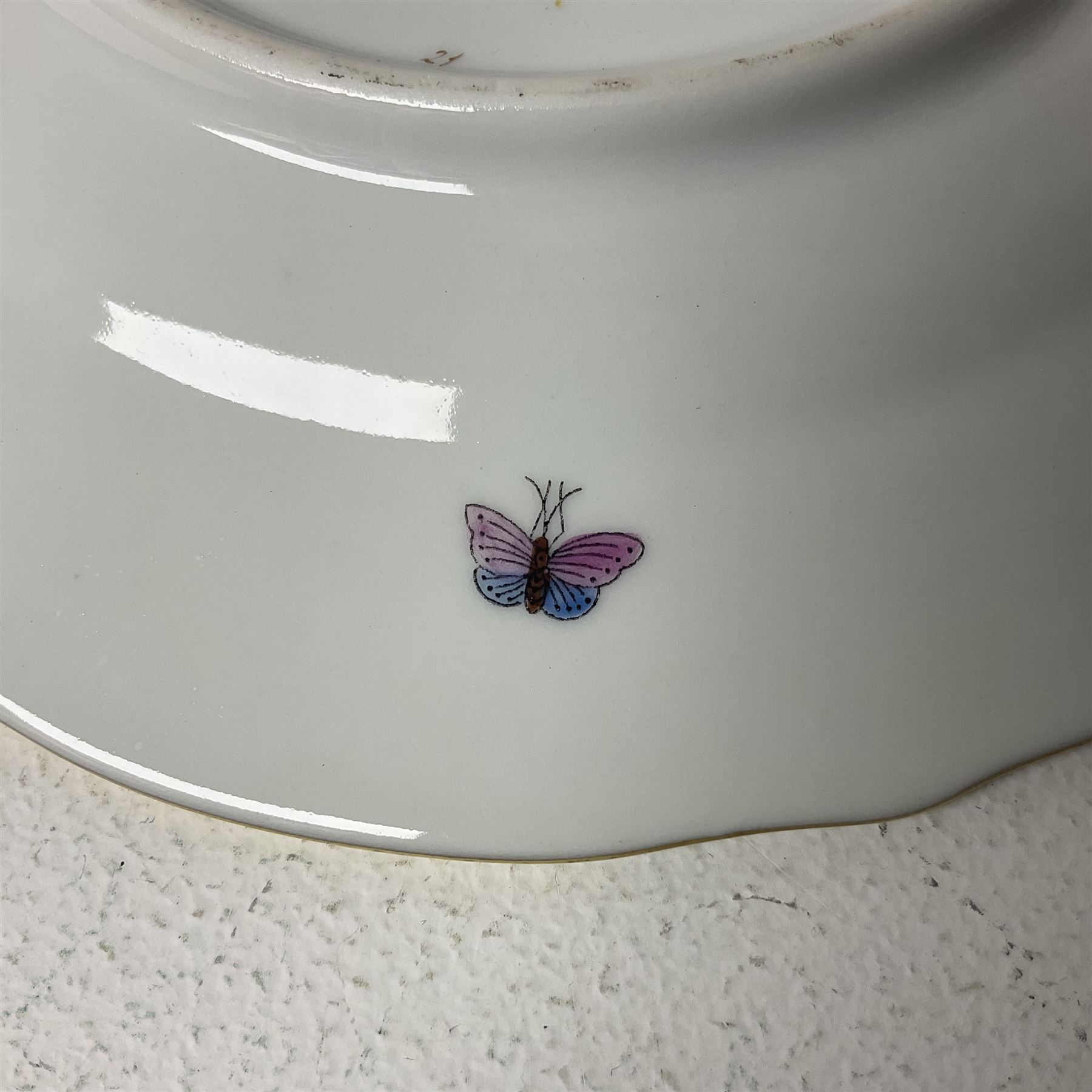 Herend of Hungary Rothschild bird pattern, part tea service, comprising two large teacups and saucers, two teacups and three saucers, milk jug, sugar bowl, five dessert plates and two side plates (18)