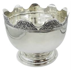 Late Edwardian silver Monteith bowl, the plain body with moulded foliate detailed and shaped rim, upon a circular stepped foot, hallmarked Selfridge & Co Ltd, London 1908, H17cm D21.5cm, approximate weight 31.64 ozt (984.4 grams)
