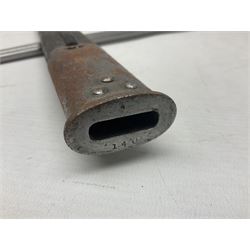 WW1 British 1907 pattern bayonet, the 43cm single edged fullered blade stamped to the ricasso with a crown GR cypher 1907 8 15 Sanderson, with various ordnance marks verso, two piece walnut grip, pommel stamped 1HLI 354; in steel mounted leather scabbard stamped 140 to the throat L57cm overall