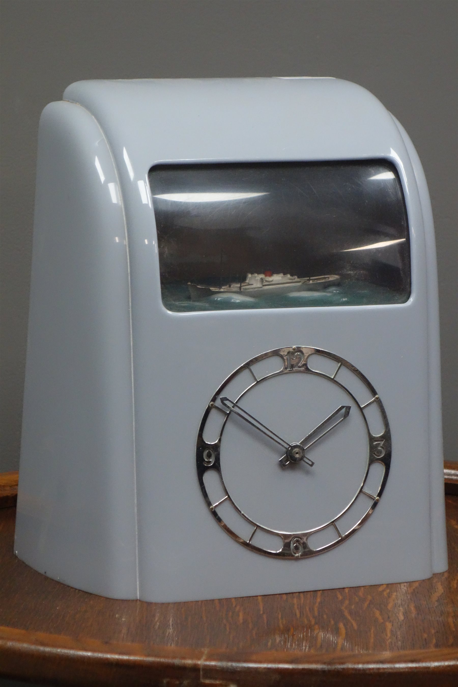 Early 20th century 'Vitascope' Art Deco style clock, with automated
