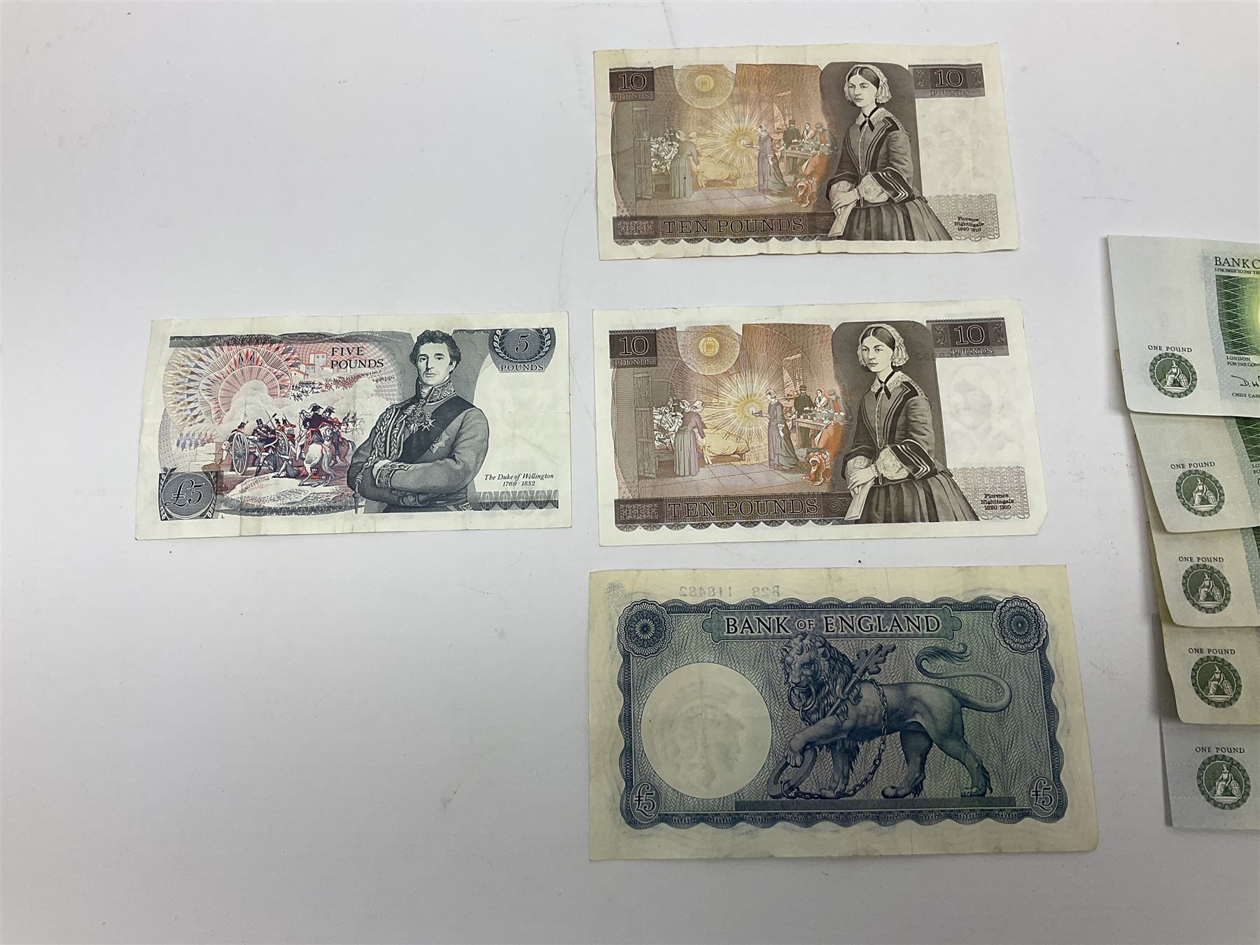 Banknotes including four Bank of England O'Brien one pound notes 'Y52J', 'T44J', 'T92J' and 'S23J', various ten shillings, two Somerset ten pounds 'CU20' and 'AW12', Page one pound notes, Bank of Scotland and other Scottish one pound notes etc
