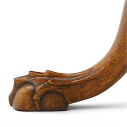 Quality Georgian design walnut and mahogany circular wine table, banded top with satinwood stringing, turned and fluted pedestal carved with acanthus leaves, the tripod base with carved knees terminating to ball-and-claw feet