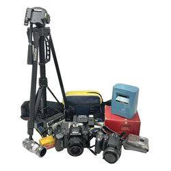 Collection of cameras, including Nikon F401 AF camera body, serial no 2111407, with Sigma Zoom Master 1:3.5-4.5 f=35-70mm lens, Fujifilm camera body etc 