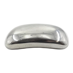 Edwardian silver curved tobacco/snuff box Deakin & Francis Ltd Birmingham 1902, L8.5cm, approx 2.5oz