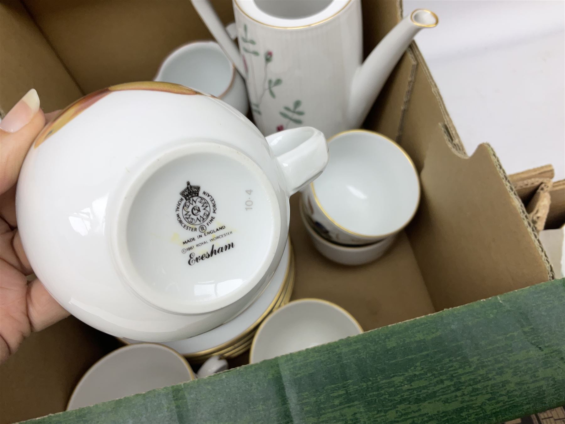 Royal Worcester Evesham pattern teawares, Noritake part tea service decorated in the 'Progression Blue Haven' pattern, together with Seltmann Weiden Bavaria tea and dinner wares, and two blue and white platters