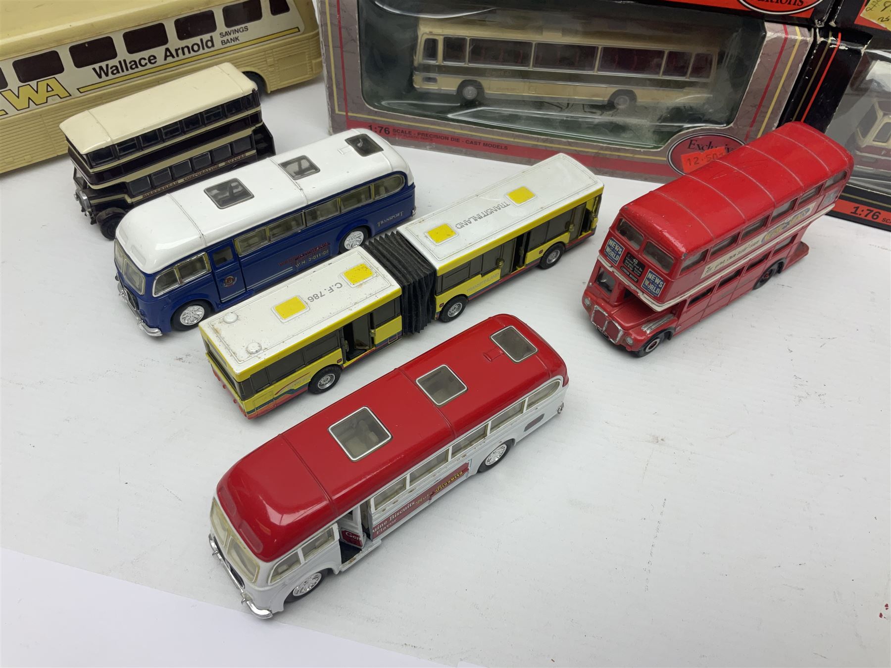 Thirty-one modern die-cast models of buses, coaches and wagons of various scales by EFE, Lledo, Oxford Die-Cast, Atlas etc, to include EFE 15702, 15704 and 15708 boxed; further models are unboxed 