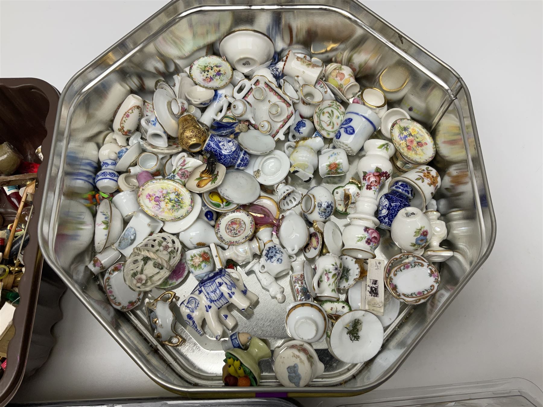 Collection of miniature dolls house pub accessories including wine bottles and glasses, together with miniature dolls house cafe food and accessories, plates, vases and wired and non-wired lighting including table lamps and ceiling lights 