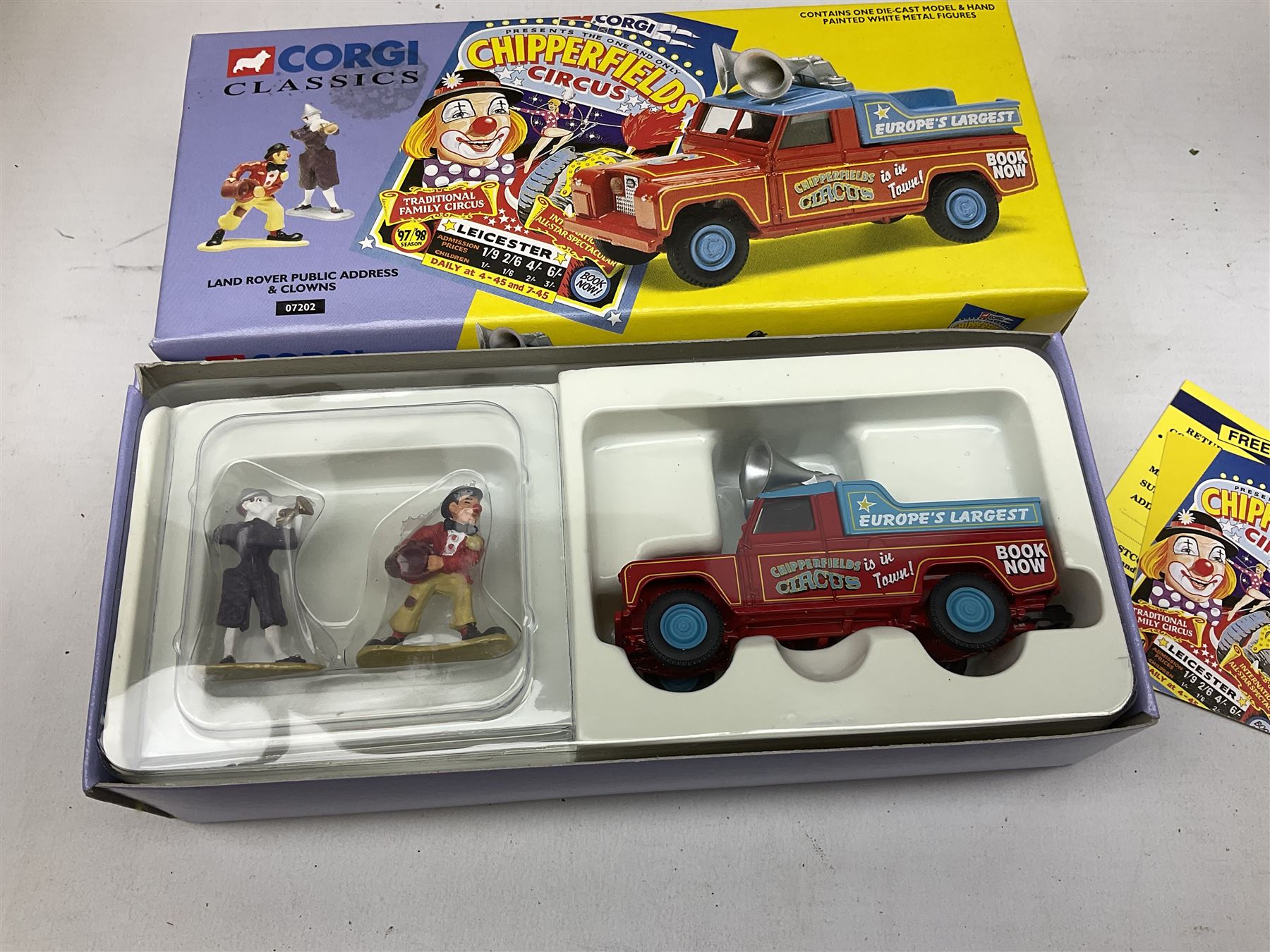 Corgi - eighteen Chipperfield's Circus die-cast models comprising Nos.97885, 31902, 97915, 14201, 11201, 31901, 97887, 97957, 96905, 97022, 17801, 97303, 07202, 97092, 97886, 97896, 97888 and 97889; all boxed (18)
