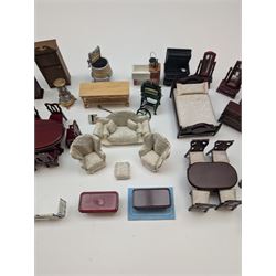1:24 scale dolls house furniture, comprising stove, mangle, couch and arm chairs, bed, bathroom suite, two dining tables with chairs, side tables, cabinets, dressers, etc 