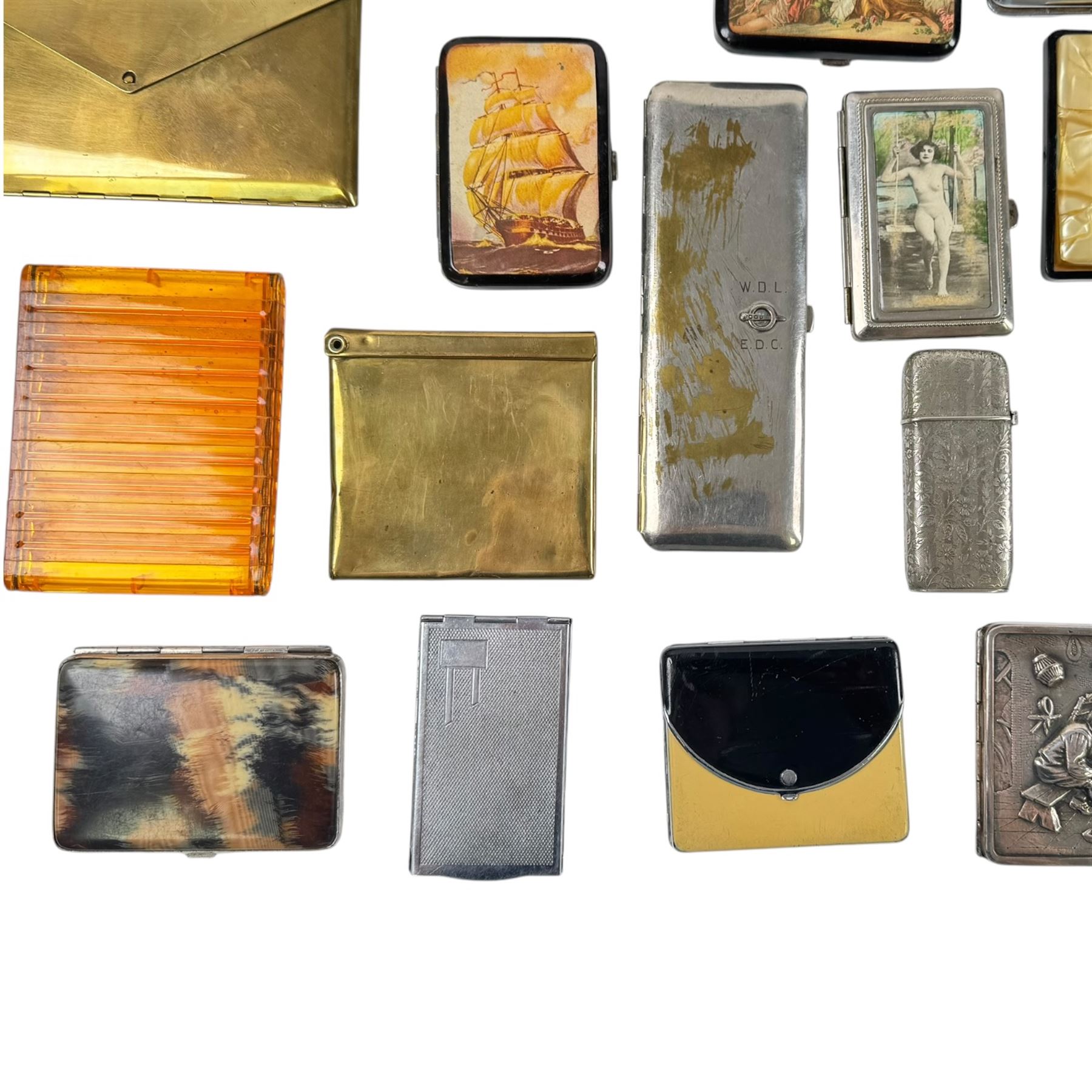 Collection of 20th century cigarette holders, including wooden,  faux tortoiseshell, metal and plastic etc 