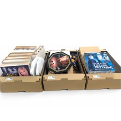 Limited edition collector's plates, including Doctor Who, Buffy the Vampire Slayer, Star W...