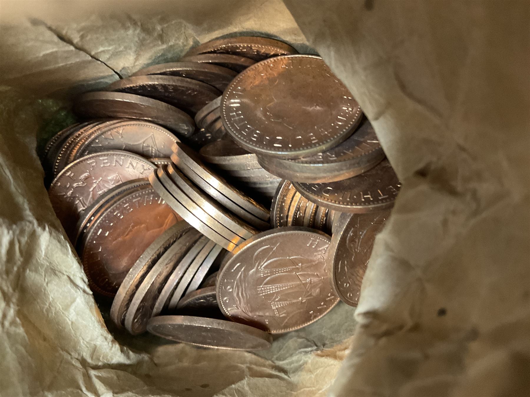 Great British and World coins, including pre-decimal pennies and half pennies, other pre-decimal coins, commemorative crowns, Euro coinage, United States of America one dollar banknotes etc